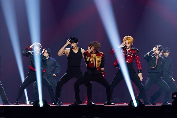 INIが新曲初披露やStray Kidsカバー！ THE BOYZ、NiziUらKCON1日目をレポート