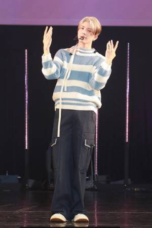 &TEAM、1stシングル『五月雨 (Samidare)』のメディアショーケースで初のアリーナツアー開催をサプライズ発表