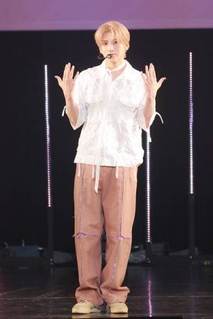 &TEAM、1stシングル『五月雨 (Samidare)』のメディアショーケースで初のアリーナツアー開催をサプライズ発表