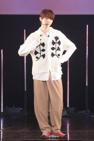 &TEAM、1stシングル『五月雨 (Samidare)』のメディアショーケースで初のアリーナツアー開催をサプライズ発表