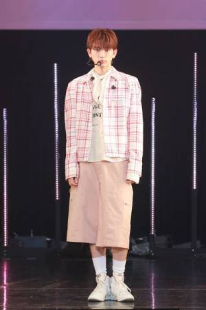 &TEAM、1stシングル『五月雨 (Samidare)』のメディアショーケースで初のアリーナツアー開催をサプライズ発表