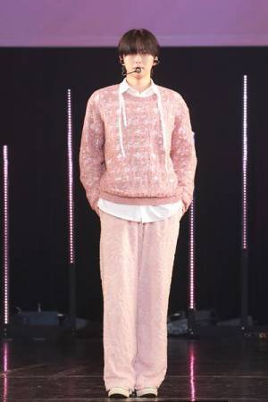 &TEAM、1stシングル『五月雨 (Samidare)』のメディアショーケースで初のアリーナツアー開催をサプライズ発表