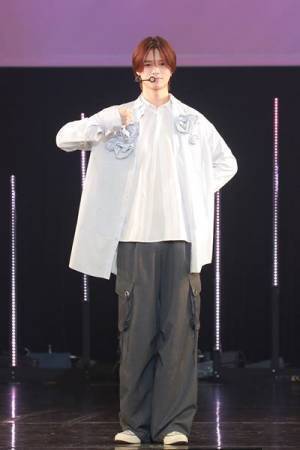 &TEAM、1stシングル『五月雨 (Samidare)』のメディアショーケースで初のアリーナツアー開催をサプライズ発表