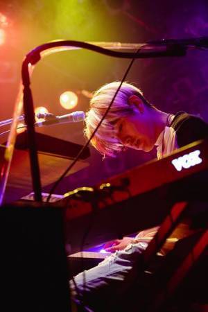 【ライブレポート】Kroi、自身初の全国ツアー開幕。強烈な求心力を放つライブパフォーマンス