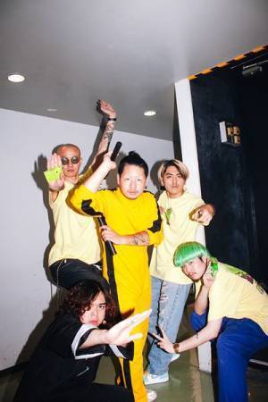 【ライブレポート】Kroi、自身初の全国ツアー開幕。強烈な求心力を放つライブパフォーマンス