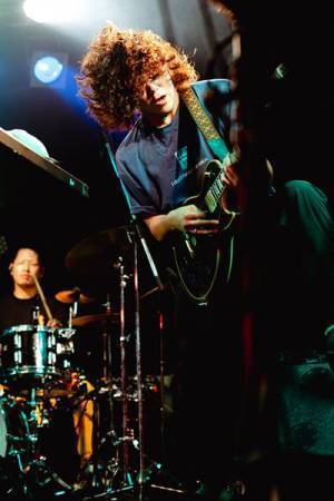 【ライブレポート】Kroi、自身初の全国ツアー開幕。強烈な求心力を放つライブパフォーマンス