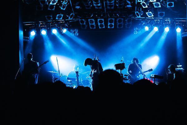 【ライブレポート】Kroi、自身初の全国ツアー開幕。強烈な求心力を放つライブパフォーマンス