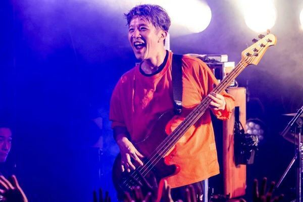 【ライブレポート】a flood of circleとストレイテナーが対バン　真正面からぶつけ合う灼熱の夜