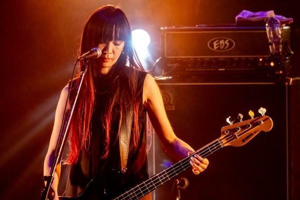 【ライブレポート】a flood of circleとストレイテナーが対バン　真正面からぶつけ合う灼熱の夜