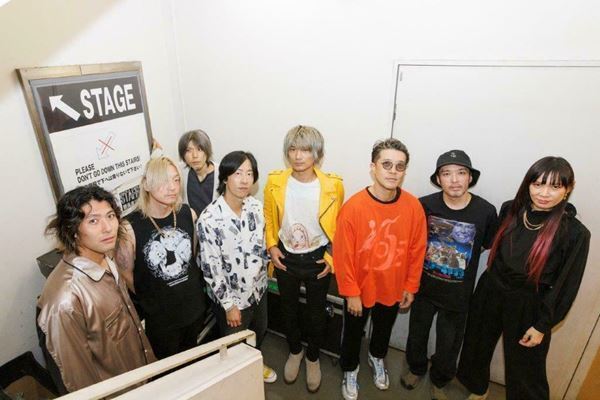 【ライブレポート】a flood of circleとストレイテナーが対バン　真正面からぶつけ合う灼熱の夜