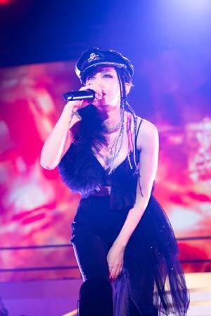 中島美嘉、初の香港ワンマン公演開催　2日間で1万2千人が熱狂【レポート】