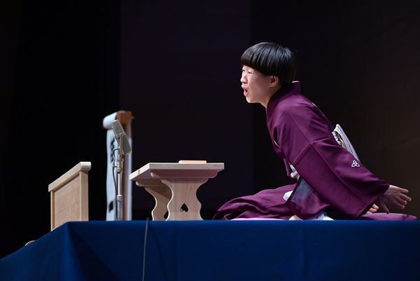 憧れの鶴瓶師匠を前に『らくだ』を好演『桂二葉チャレンジ!! 最終章』レポート