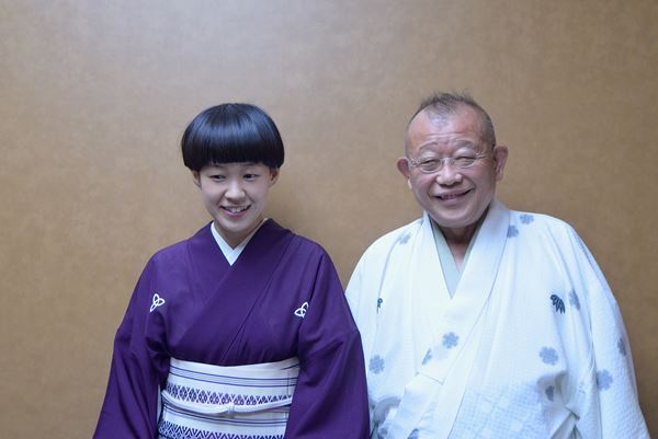 憧れの鶴瓶師匠を前に『らくだ』を好演『桂二葉チャレンジ!! 最終章』レポート