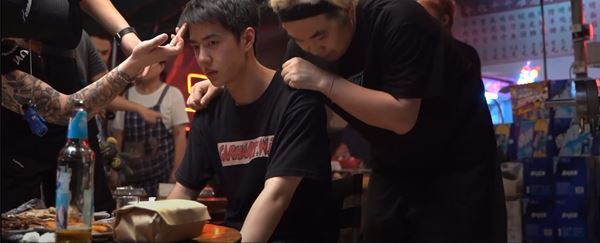 ワン・イーボー主演『熱烈』本作に込めた思いを語る監督のコメント到着　新たな場面写真＆メイキングカットも公開