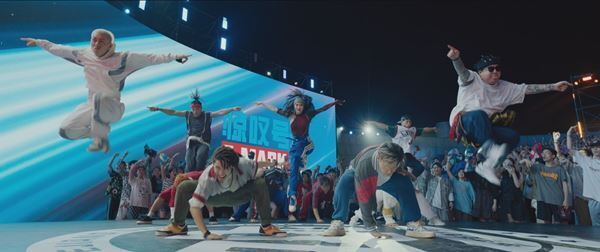 ワン・イーボー主演『熱烈』本作に込めた思いを語る監督のコメント到着　新たな場面写真＆メイキングカットも公開