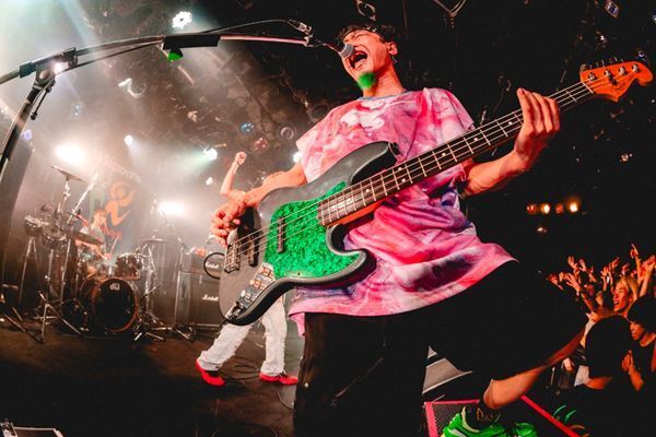 Wienners企画『W Dutch 2024』東京公演、お互いのリスペクト全開！キュウソネコカミとのエモーショナルなツーマンライブをレポート