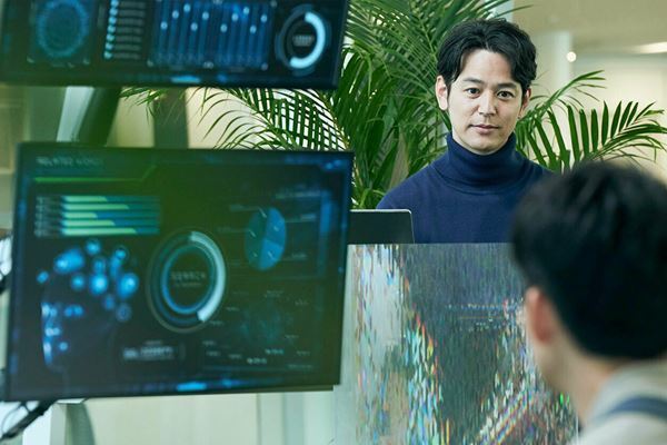 ヴァーチャルで探る、亡き母の『本心』──池松壮亮主演、石井裕也監督【おとなの映画ガイド】