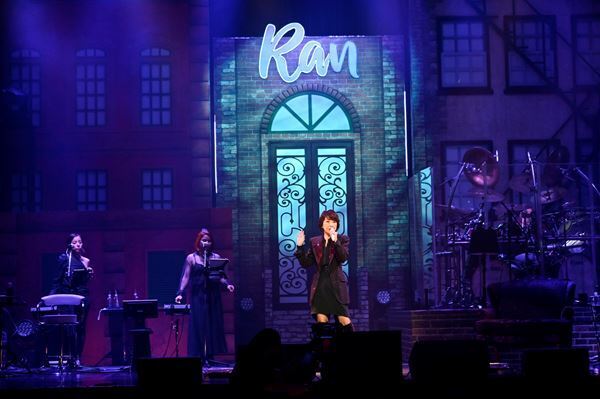 キャンディーズナンバーも披露　伊藤 蘭、全国ライブハウスツアー初日レポート