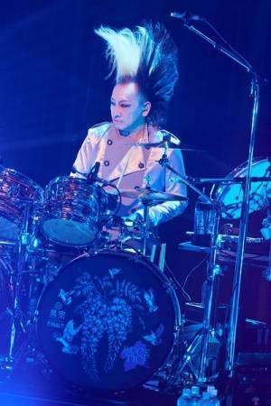 BUCK-TICK、故郷・群馬でデビュー35周年を締めくくり『異空-IZORA- FINALO』レポート