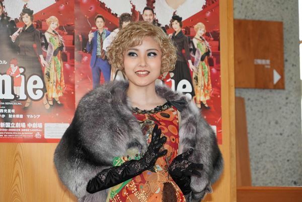 4年ぶりのフルバージョン公演となるミュージカル『アニー』会見写真、舞台写真＆コメントが到着