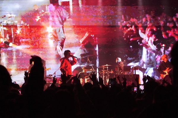 令和ポップをアップデートするニューロックスター爆誕の夜　Mega Shinnosuke『ロックはか゛わ゛い゛い゛』ツアー千秋楽オフィシャルレポート