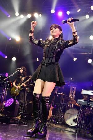 森高千里『レッツ・ゴォーゴォー!ツアー』開幕　約2時間50分で全23曲を熱唱【オフィシャルレポート】