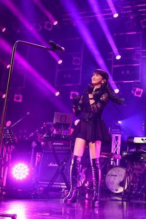 森高千里『レッツ・ゴォーゴォー!ツアー』開幕　約2時間50分で全23曲を熱唱【オフィシャルレポート】