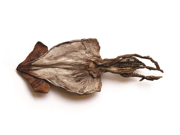 草花の木彫作品で知られる須田悦弘の個展が渋谷区立松濤美術館で　初期作品や古美術品の「補作」、新作も公開