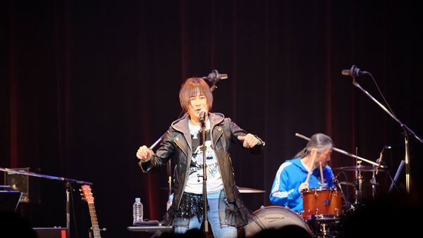 【レポート】白井貴子が20年思い続けた地元神奈川でのライヴがついに実現！『FLOWER POWER 2024』再現ライヴ＆SDGカーニバル開催