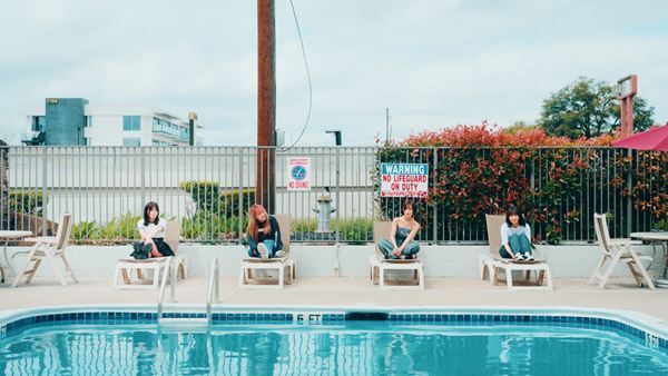 東京初期衝動、新曲「失恋回転寿司」MVを今夜プレミア公開　監督は加藤マニ