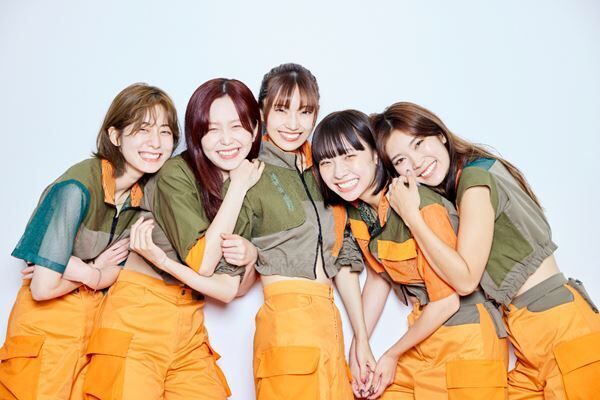 左から）mikina、mayu、miho、now、yu-ki Photo：石原敦志