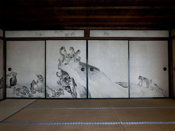 写真家・十文字美信の個展が資生堂ギャラリーで　大乗寺客殿を撮り下ろした写真を大型インスタレーションで展開