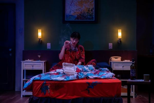 serial number08+0.5『Bug』開幕　舞台写真＆詩森ろばのコメントが到着