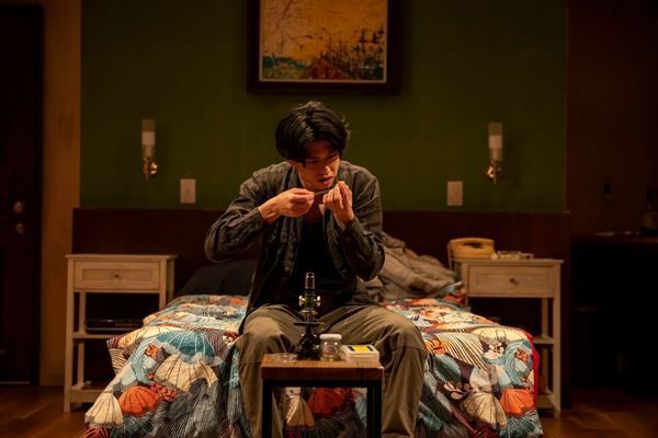 serial number08+0.5『Bug』開幕　舞台写真＆詩森ろばのコメントが到着