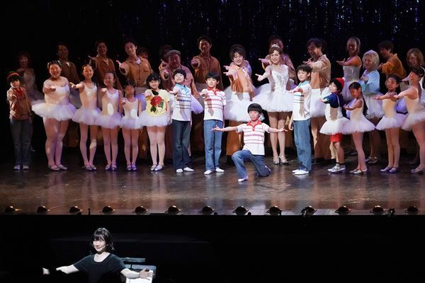 ミュージカル『ビリー・エリオット』オープニング公演開幕　4人のビリーがサプライズ登場