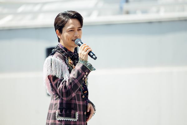 山崎育三郎、アルバム『The Handsome』リリース記念フリーライブに1,500人が熱狂「“タダ三郎”を楽しんで」