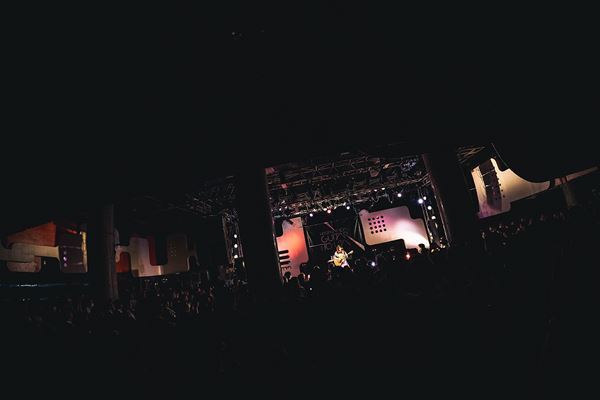 矢井田 瞳“大人の大人による大人げない盛り上がりが楽しい”デビュー25周年記念弾き語りツアー開幕　