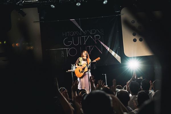 矢井田 瞳“大人の大人による大人げない盛り上がりが楽しい”デビュー25周年記念弾き語りツアー開幕　