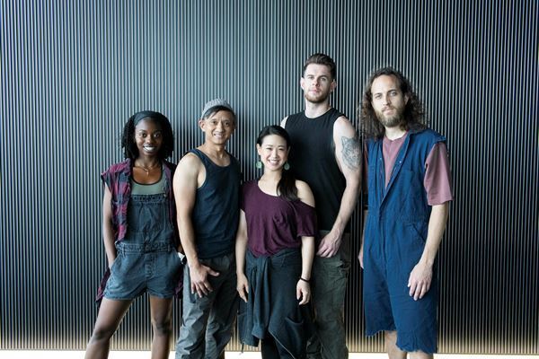 リズムで溢れるステージ！ 人生を変える、元気になれる、それが『STOMP』