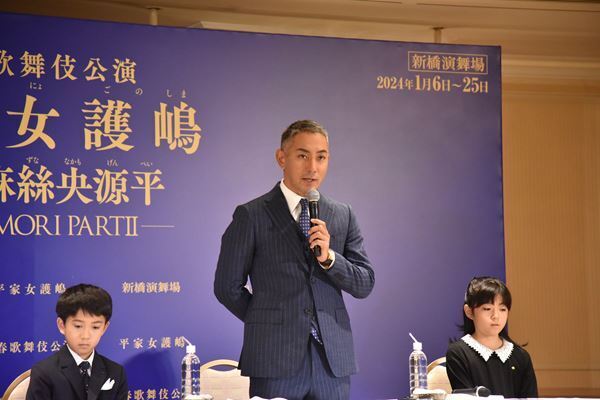 團十郎、ぼたん、新之助の親子共演の新春公演の副題に「麻央」の名