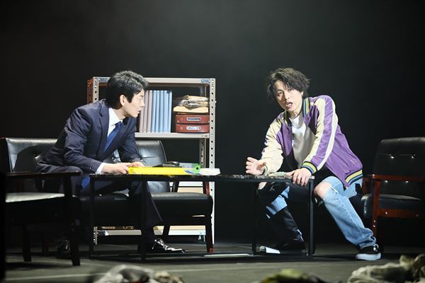 新木宏典主演『死ねばいいのに』開幕　舞台写真＆コメント到着