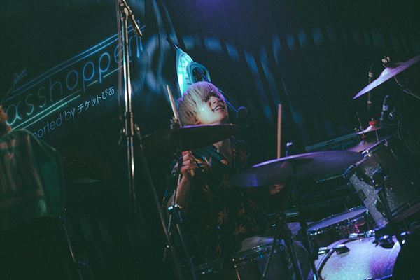 reGretGirl×Laughing Hick　親和性の高い両者が、素晴らしき化学反応を起こした夜『Grasshopper vol.25』ライブレポート