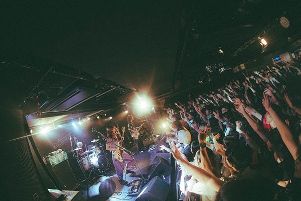 reGretGirl×Laughing Hick　親和性の高い両者が、素晴らしき化学反応を起こした夜『Grasshopper vol.25』ライブレポート