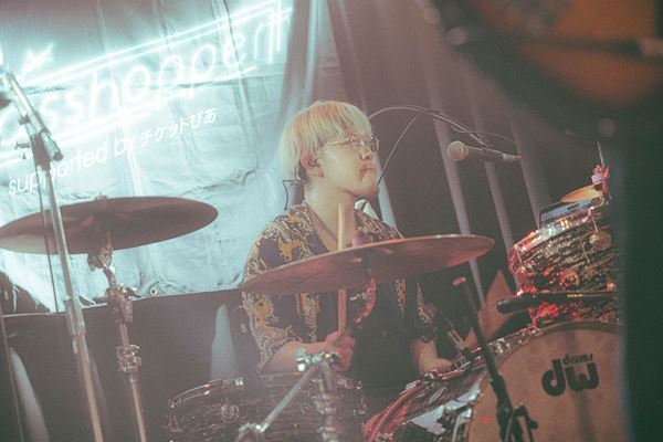 reGretGirl×Laughing Hick　親和性の高い両者が、素晴らしき化学反応を起こした夜『Grasshopper vol.25』ライブレポート