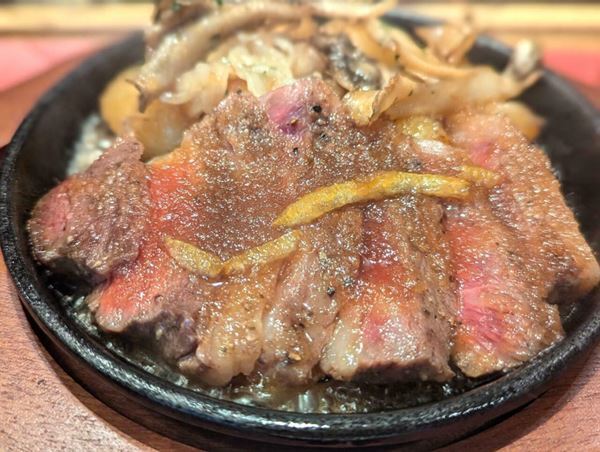 ロイヤルホスト、「冬のご馳走」フェアが開催中！　贅沢食材を使った豪華メニューと日本ワインとのペアリングも