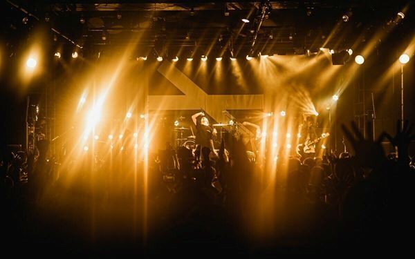 ジェットコースター的な緩急で観客を惹きつけた『coldrain “Nonnegative”ONE MAN TOUR 2022』初日ライブレポート