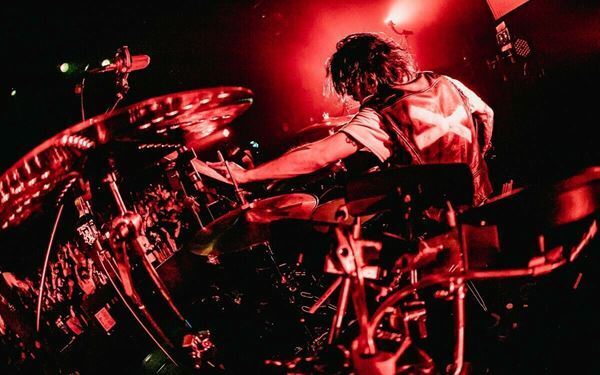 ジェットコースター的な緩急で観客を惹きつけた『coldrain “Nonnegative”ONE MAN TOUR 2022』初日ライブレポート