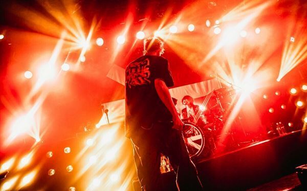 ジェットコースター的な緩急で観客を惹きつけた『coldrain “Nonnegative”ONE MAN TOUR 2022』初日ライブレポート