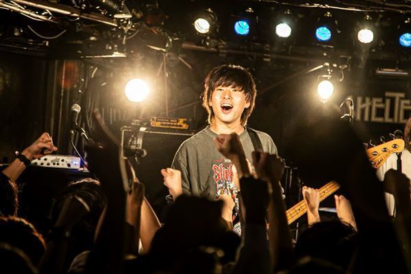 SuU×時速36km『骨-日-』 音楽性の異なる2組が自分たちの音楽をぶつけ合った、念願の初ツーマンをレポート