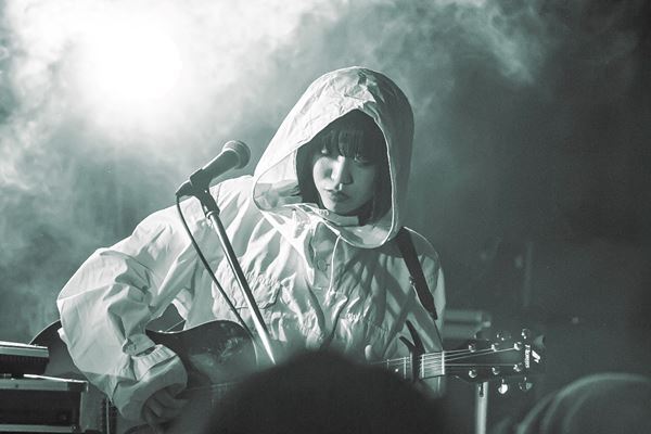 SuU×時速36km『骨-日-』 音楽性の異なる2組が自分たちの音楽をぶつけ合った、念願の初ツーマンをレポート